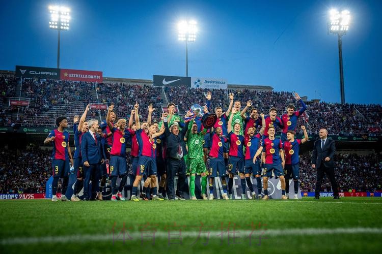 记者:巴萨球员聚餐庆祝晋级国王杯决赛 记者:巴萨球员聚餐庆祝晋级国王杯决赛