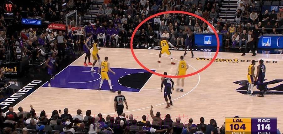 灾难!詹皇最后5分钟上场当卧底,13秒失误+不防守葬送湖人,东契奇带不动他 灾难!詹皇最后5分钟上场当卧底,13秒失误+不防守葬送湖人,东契奇带不动他